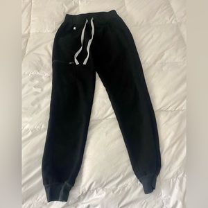 Figs set in black🖤